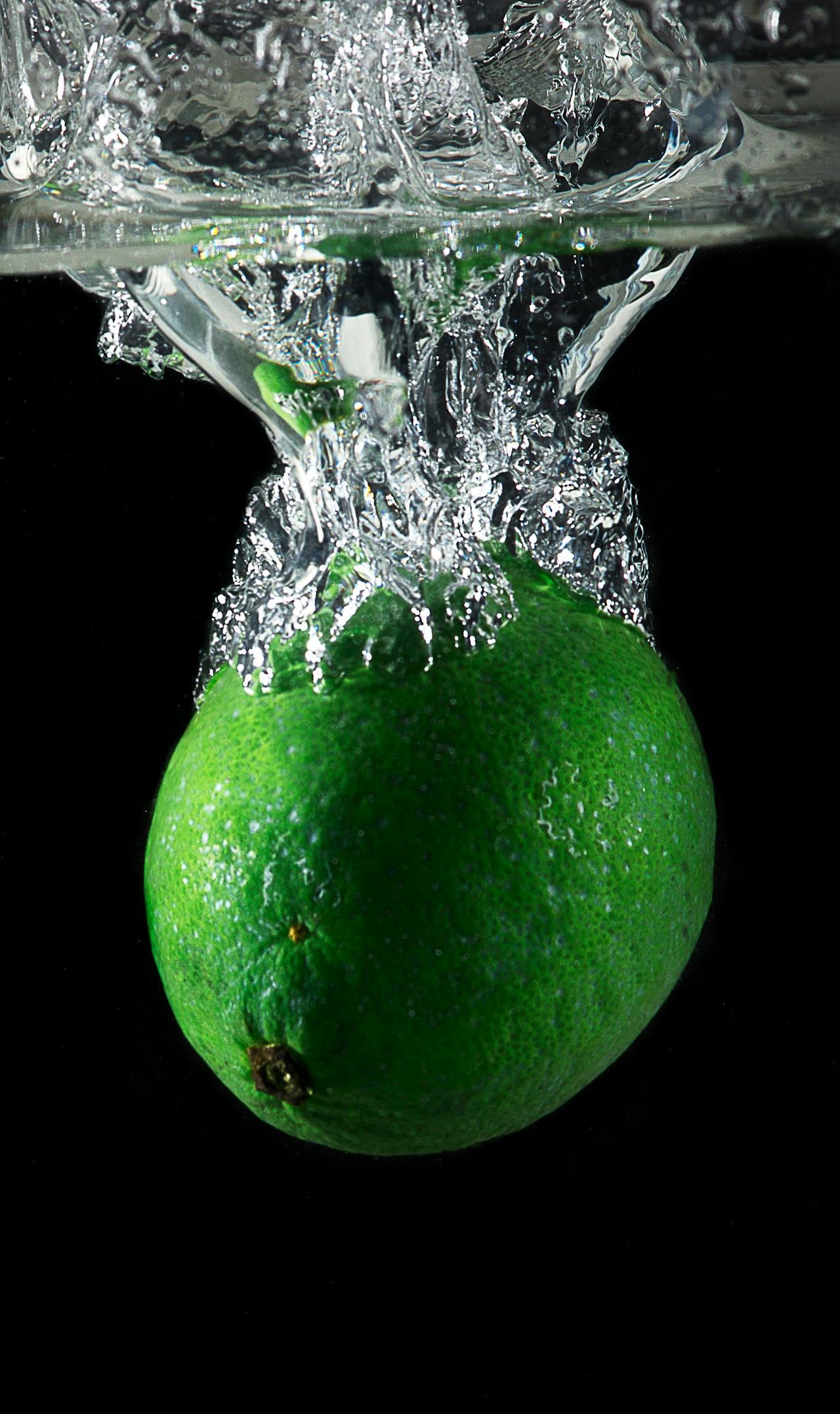 Read more about the article Limes: Types, Nutrition, Benefits, Uses, and Potential Side Effects