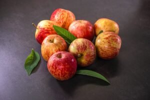 Read more about the article Apples: Nutrition, Health Benefits, and Side Effects