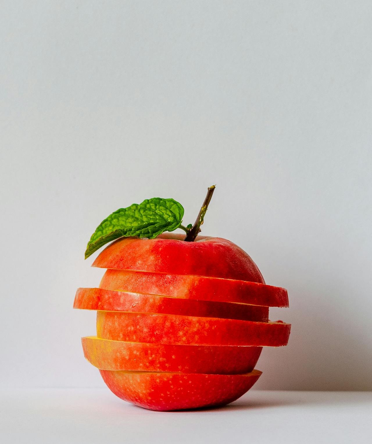 Read more about the article Apple Fruit: History, Types, Uses and Delicacy